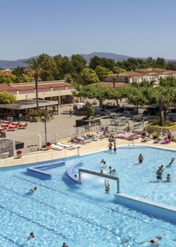Amfora campsite - The swimming pool complex - View of the pool with jacuzzi baths