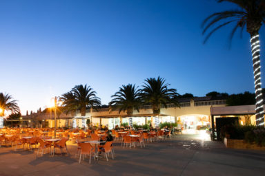 Amfora campsite - Evening events and shows - View of the restaurant terrace 