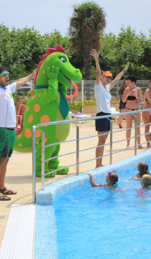 Amfora campsite - Evening events and shows - Entertainment for children by the pool 