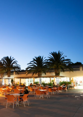Amfora campsite - Evening events and shows - View of the restaurant by night